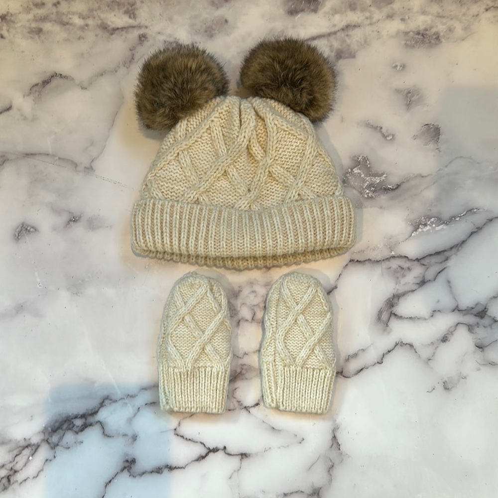 Pom Pom hat and Mitt Set - size 3-6 months